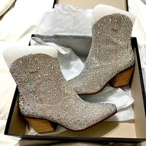 ✨✨Betsey Johnson- Diva Rhinestone Boots✨✨